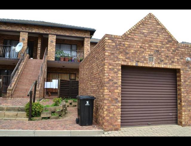2 BEDROOM TOWNHOUSE FOR SALE IN SONNEVELD